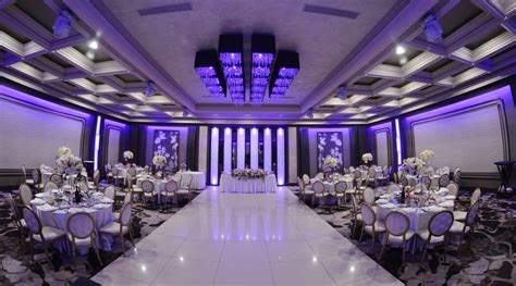 You can find more than 64 halls in Surat with a capacity of 500-1500 pax ranging from INR 500 to 1500 price per plate. From veg to non veg, venues with inhouse bar, dj & decor to banquets allowing outside decor & caterers, at wedmegood you can find wedding hall of your choice in and around Surat . Finding banquet halls has never been this easy.