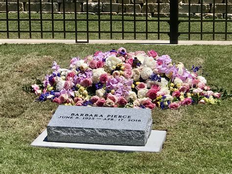 Barbara Bush's gravesite opens to the public Monday in ...