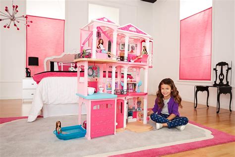 January 20, 2012. ( 2012-01-20) –. November 27, 2015. ( 2015-11-27) Barbie: Life in the Dreamhouse is a web series of CGI-animated shorts produced by Arc Productions and Mattel. [1] The series was released on YouTube and the official Barbie website from January 20, 2012 to November 27, 2015..