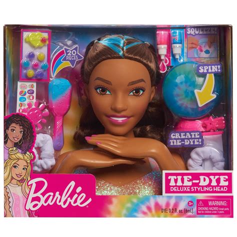 Barbie will be the trendiest girl around! Full set includes one Barbie Deluxe Tie-Dye Styling Head, one manual tie-dye spinner, one pink dye, one blue dye, two …