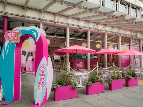 Barbie malibu cafe. The Malibu Barbie Cafe. MALIBU BARBIE CAFE/FACEBOOK. Have you ever thought to yourself, "What does Barbie like to eat for lunch?" You'll find the answer at the Malibu Barbie Cafe. This immersive pop-up cafe is now serving Barbie-themed dishes in New York and will open in Chicago on July 5, 2023. Both locations are currently … 