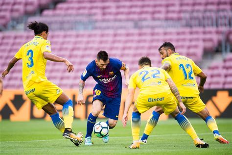 Barcelona vs las palmas. Barcelona 2, Las Palmas 1. Jonathan Viera (Las Palmas) right footed shot from the left side of the box to the bottom left corner. Assisted by Nabil El Zhar. 87' Post update. 