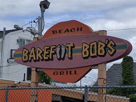 Chef Gordon Ramsay visits Barefoot bobs in Hull, Massachusetts, the restaurant is owned by husband and wife Mark and Lisa.. 
