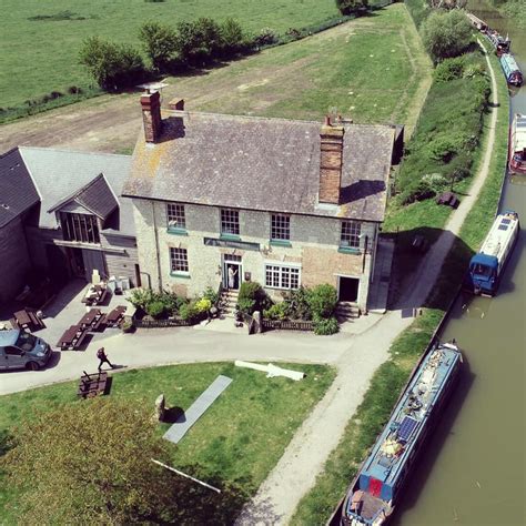 Barge inn. Using the canal. The use of a paddleboard, or any other portable, unpowered craft on the majority of inland waterways, requires a license obtainable from the relevant authority. On the Kennet and Avon, there are two license options: Short term or 30-days explorers’ license from the Canal and River Trust. https://canalrivertrust.org.uk/enjoy ... 