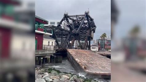 Barge smashes into 3rd Street Bridge in San Francisco