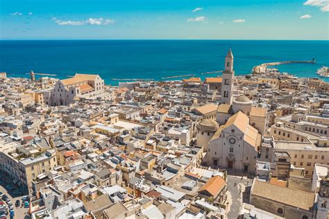 Bari, Puglia, Olaszország Havi időjárás AccuWeather