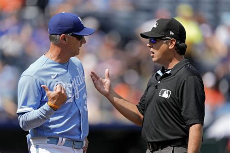 Barksdale, Hoye, Iassogna and Porter will be the umpire crew chiefs for Wild Card Series