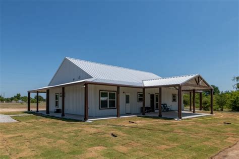 Barndominiums florida. Barndominiums or ‘barndos’ are steel buildings that is part barn, part workspace and part living quarters, which cost about $200,000 to build. https://www.fo... 