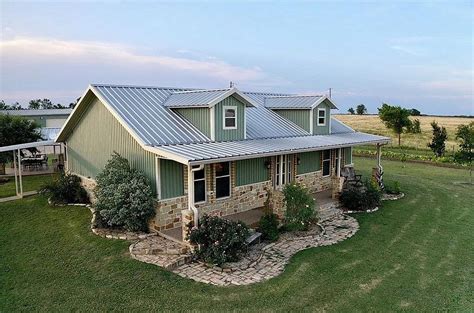 Mar 21, 2017 · 383 Grissom Rd, Bells, TX. Price: $449,000. Barnstorming scoop: This little red barndominium is perched on almost 30 acres of rolling countryside with a creek. The metal building includes 1,600 ... . 