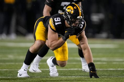 Barrington native Lukas Van Ness selected by the Packers in 2023 NFL Draft