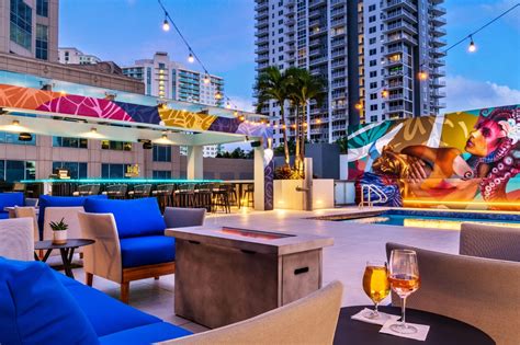 Bars fort lauderdale. Bru’s Room. Bru’s Room is a local chain of sports bars with multiple locations in Fort Lauderdale and the surrounding area. The bar has a casual, laid-back atmosphere and … 