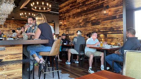 Bars in boise idaho. August 25, 2022 4:00 AM. Guests dine at a private soft-opening event Tuesday at The James Kitchen & Bar. Michael Deeds mdeeds@idahostatesman.com. Before you check out a fun new restaurant and bar ... 