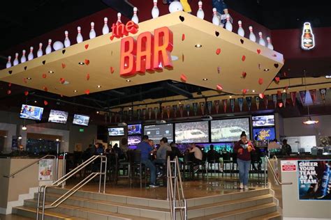5 Jul 2018 ... Sports & Social Detroit is a sports bar and social lounge located at the Comerica Entry at Little Caesars Arena (Southeast corner of Woodward .... 