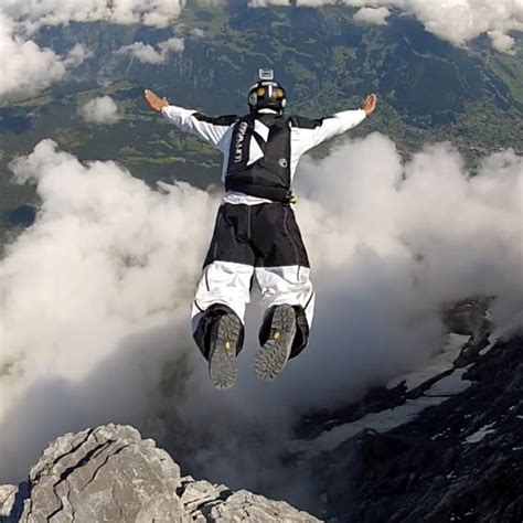 Base Jumping - YouTube