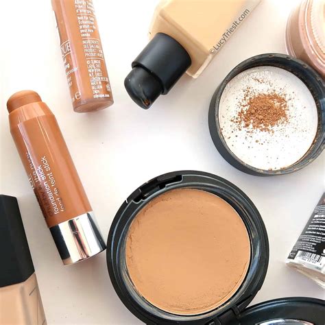Base makeup. Foundation. 04. Concealer. 05. Setting powder/setting spray. 01. Moisturiser. The key to getting smooth and even finish is in prepping the skin well. Whether you are working with a stick, liquid or mousse foundation, always start with a moisturised face. 