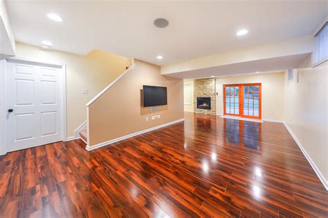 Basement renovation cost. For a 1,000-square-foot basement, your basement remodel in Delaware will likely cost between $50,000 and $150,000, depending on whether you choose a basic-, mid- or upper-level renovation. To remodel or finish a 1,200 square foot basement with upscale finishes and elements like a bar, new bathrooms, bedrooms, and living spaces, expect to … 
