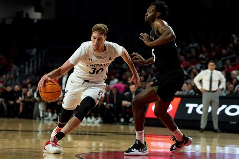 CINCINNATI — UC basketball suited up against Maryland for a preseason scrimmage this weekend that Jeff Goodman reports UC lost 74-70. As of this writing it is not confirmed if Cincinnati's two .... 