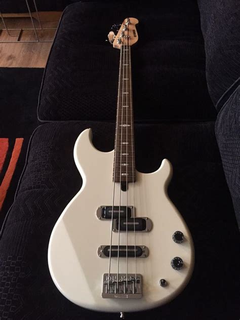 Bass guitar for Sale Guitars Gumtree