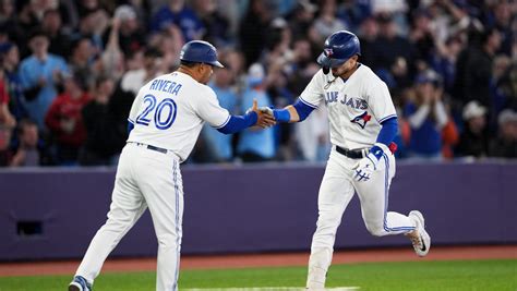 Bassitt wins but leaves with sore back, Jays beat White Sox