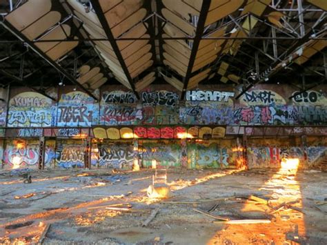 Batcave gowanus. Photos from inside Brooklyn's infamous Gowanus Batcave, an abandoned power plant that once held a thriving squatter community whose furnishings remain. 