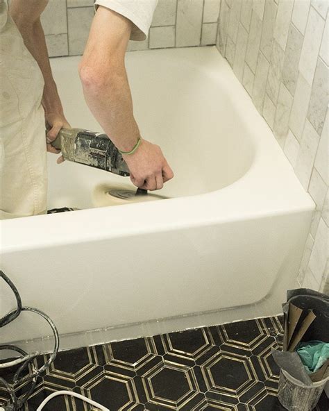  By Brenda Woods Updated 02/21/2024. Refinishing a bathtub costs between $335 and $630, with an average of about $480. Materials may run you $30–$150, while labor can be an additional $200–$500. Installing a new bathtub can cost $1,400–$10,500, whereas refinishing a tub can cost less than $500—pennies on the dollar in comparison.*. . 