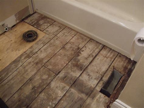 Bathroom subfloor. Use a screwdriver to remove any screws you find as you’re cutting. Use a pry bar to pull up the damaged floor. If there are any hard-to-reach areas as you cut, you might find it easier to use a reciprocating saw. Make sure to use a vacuum cleaner to clear the debris after you remove the subfloor. 8. 