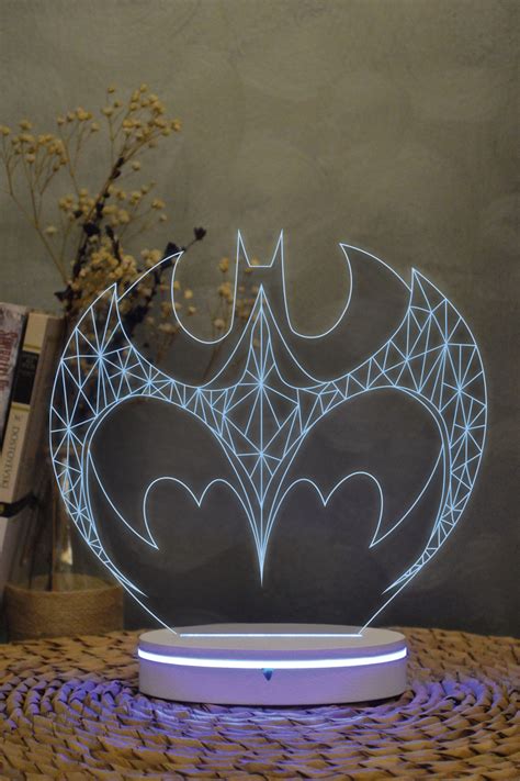 Batman RGB Gece Lambası – 50cm Dev Tasarım Kumanda.