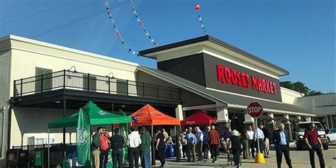 Rouses Market CEO Donny Rouse said it will be about 45,000 square feet reaching about 18 to 20 thousand customers weekly. It will be located off of Ardenwood and Florida Boulevard, an area .... 