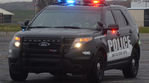 07-Nov-2019 ... May 28 crash in Battle Creek. He hadn't activated his vehicle's overhead lights and siren. Fox 17 reports police say the deputy was going 66 .... 