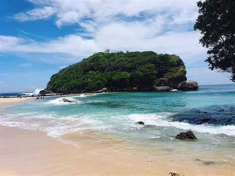 Batu Bengkung Beach (Malang) - All You Need to …