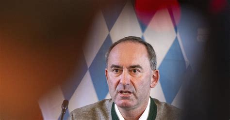 Bavaria’s deputy governor rejects new accusations of antisemitic behavior when he was in school