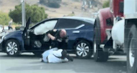 Bay Area police chase ends with officer punching alleged thief in head