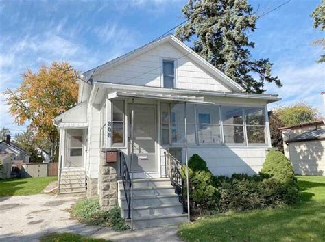 Bay city homes for rent. House for Rent. $950 per month. 3 Beds. 1 Bath. 720 Stanton St Apt A St, Bay City, MI 48708. This cute, historical home in Bay City has 3 bedrooms and 1 bath with a full basement! This home is a duplex, and one side is currently available. The unique features of this home may be just what you are looking for! 