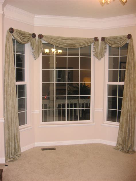 Bay window drapes. Hold up a sample of fabric at least 2 yards long. Crimp the fabric like an accordion and observe how it flows to the floor. Heavy fabrics may fall flat while lighter fabrics can become overly flared when crimped. Linen, silk, and, velvet are commonly used for curtains and produce a nice drape when hung. 2. 