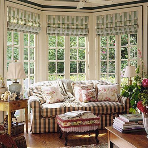 Bay window treatment ideas. In addition, it is really functional. This window treatment protects your privacy without having to hang the curtains. Moreover, frosted vinyl carries upscale effects to the dining room. It allows for enjoyable daylight levels and stunning … 