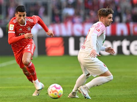 Bayern beats Augsburg, moves 3 points clear in Bundesliga