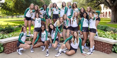 Baylor vb. WACO, Texas – The 21st-ranked Baylor volleyball squad stretched their winning streak to five matches as they swept No. 24 UCF on Sunday afternoon in the Ferrell Center, 3-0. BU (12-7, 6-3 Big 12) defeated the Knights (16-4, 7-2) in straight sets, 25-18, 25-17, 25-17. 