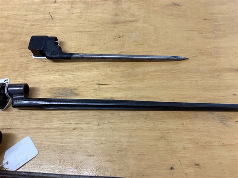 Bayonet identification.  Second World War bayonets.  4 Spike Bayonet Manufacturers...
