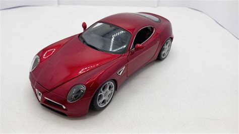 Bburago Alfa Romeo 8C Competizione 1/18, no box, vetri …