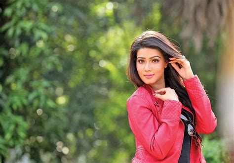 Bd model mahi biography examples3