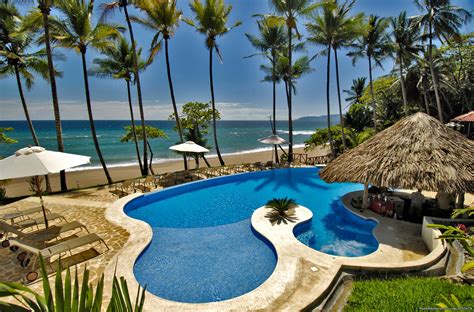 Beach resorts costa rica. Mexico & Central America - need great beach resort near liberia airport in costa rica - My wife and I can go to costa rica for 4 nights. 