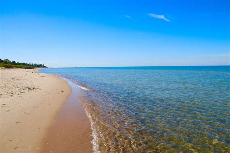 Beaches on lake michigan. Frankfort Beach Located along Lake Michigan, Frankfort Beach features a dog run. Dog owners can access the pet-friendly area by designated paved and non-paved walkways. You can find these pathways at the end of Miami Street, Sac Street and the Lake Michigan Beach Turn-Around. The dog run is at the far north section of … 