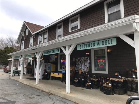 Bean's Country Store, Queensbury, New York. 8,756 likes · 301 talking about this · 839 were here. Bean's is owned and opperated by the Bean family of Queensbury, NY Bean's Country Store. 