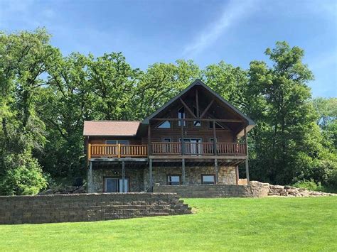 Bear Creek Cabins, Decorah Roadtrippers