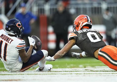 Bears can’t corral Hail Mary on final play, blow fourth-quarter lead in loss to Browns