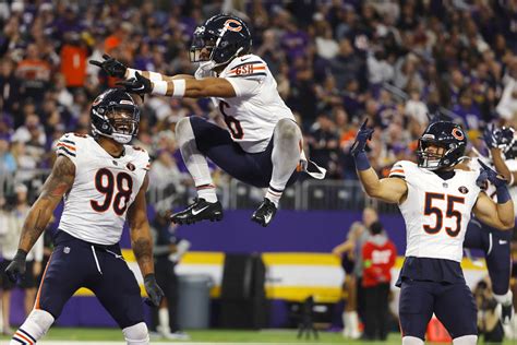 Bears outlast Vikings 12-10 on 4th field goal by Santos after 4 interceptions of Dobbs