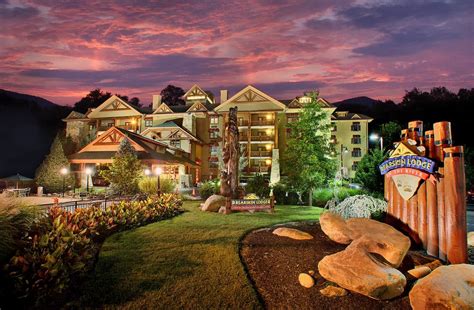 Bearskin lodge gatlinburg. The Bearskin Lodge on The River is one place we always wanted to stay at. This hotel has a decent size room and a very beautiful view of the stream on the ba... 