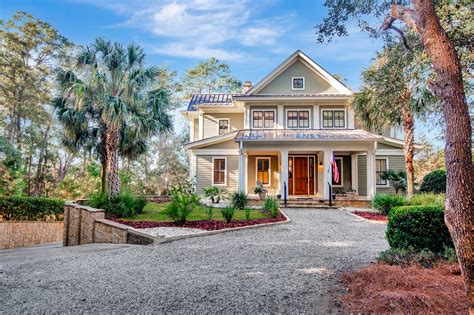 Beaufort sc property. Homes for sale in Coosaw Point, Beaufort, SC have a median listing home price of $682,774. There are 57 active homes for sale in Coosaw Point, Beaufort, SC, which spend an average of 60 days on ... 