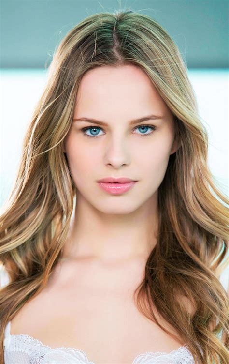 1. Jillian Janson. The 22-year old actress Jillian Janson initiated her modeling career at the age of 18 with webcam modeling. She won an award for being “Best Female Performer” in 2015 and from her film “Eye Contact”, she received an award for “Best POV Sex Scene”. The stunning actress is 5 ft. 7 inches tall and weighs 61kg which ... 