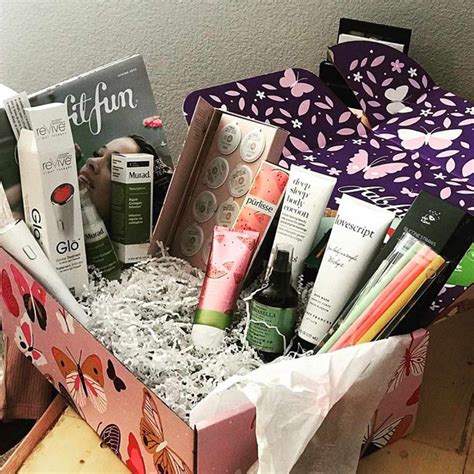 Beauty box subscription. Subscribe today for Macy's Beauty Box. Get your monthly makeup samples. Be the first in line for our new lipsticks, eye shadows, moisturizers and more. 